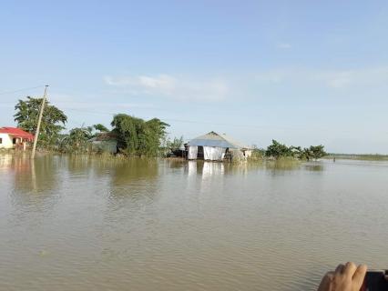 Giving relief to Sylhet flood victims on behalf of Bangladesh Computer Society.